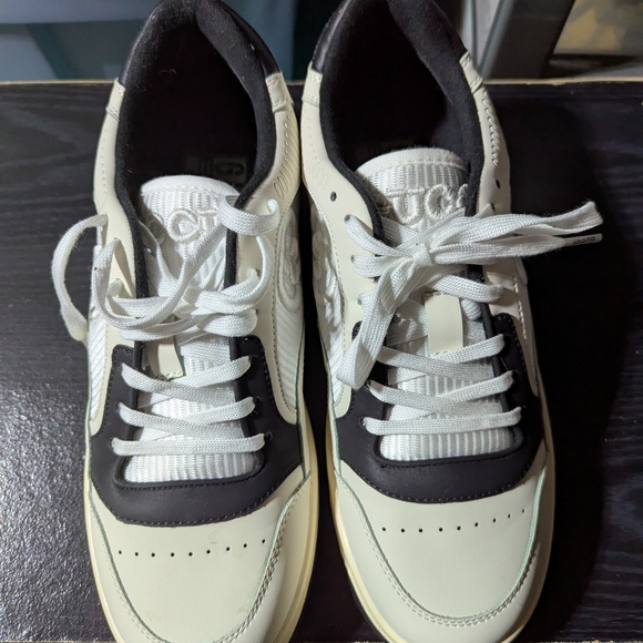 Stylish Black and White Athletic Shoes - Picture 2 of 5